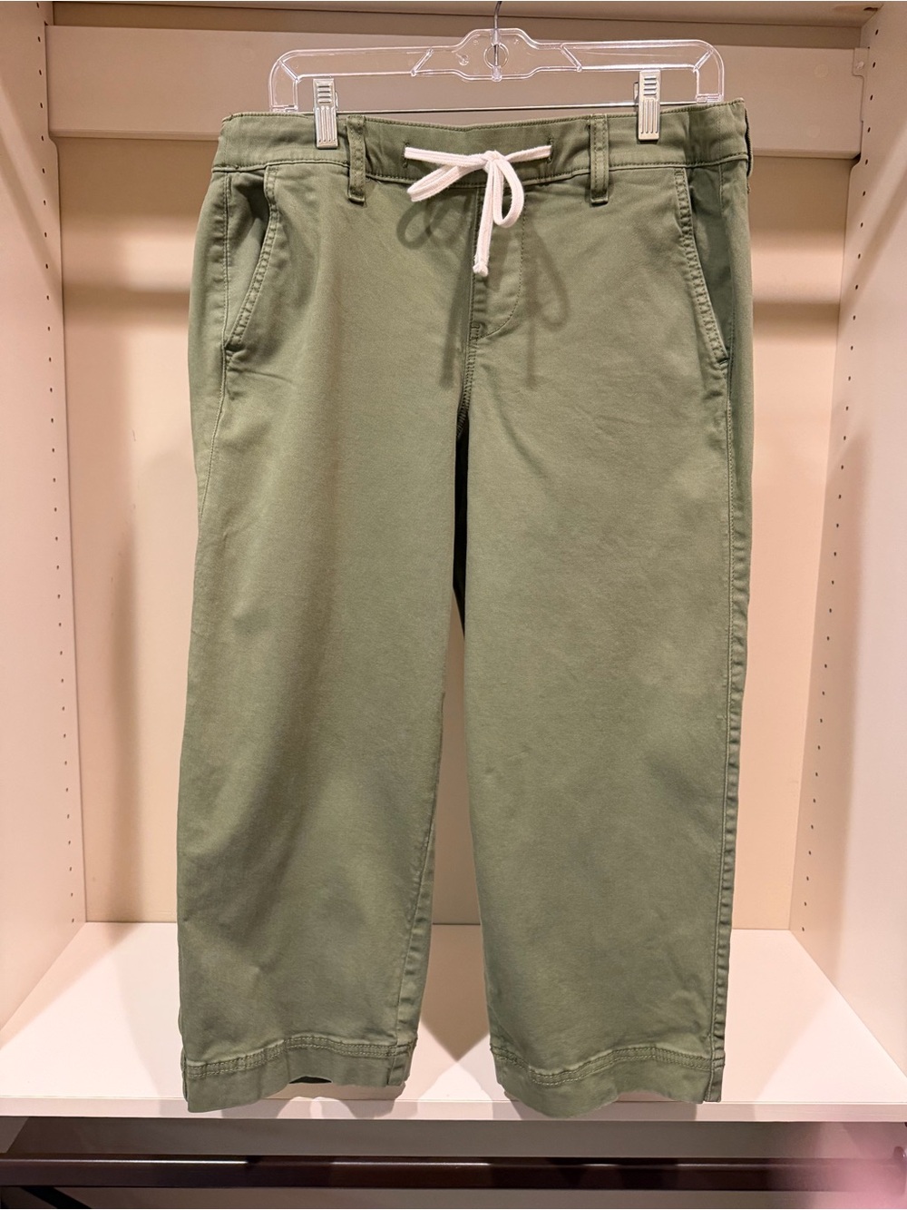 Women’s Olive Green Drawstring Casual Capri Pants. 
Torrid Size 0= L/12